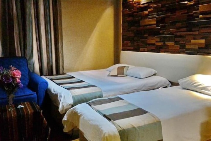 Room 7 of 35
