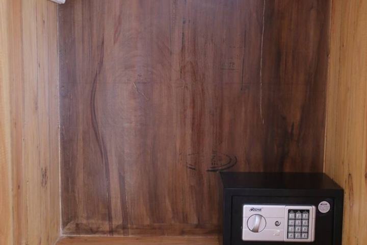 Room 8 of 30