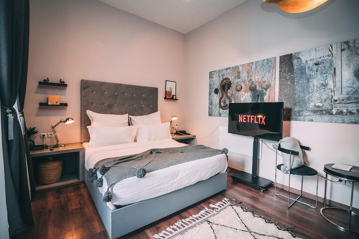 Room 8 of 50