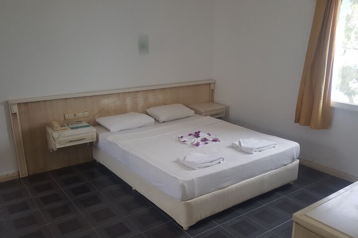 Room 4 of 16