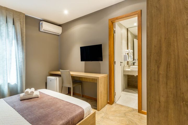 Room 6 of 46