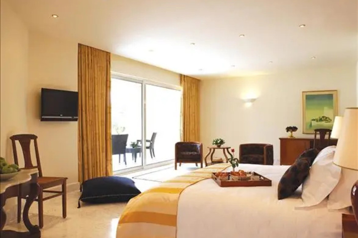 Room 3 of 18