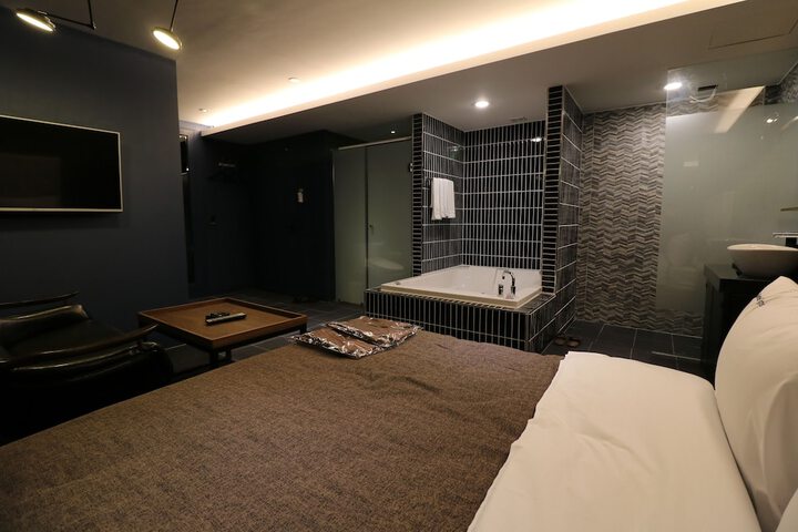 Room 13 of 29