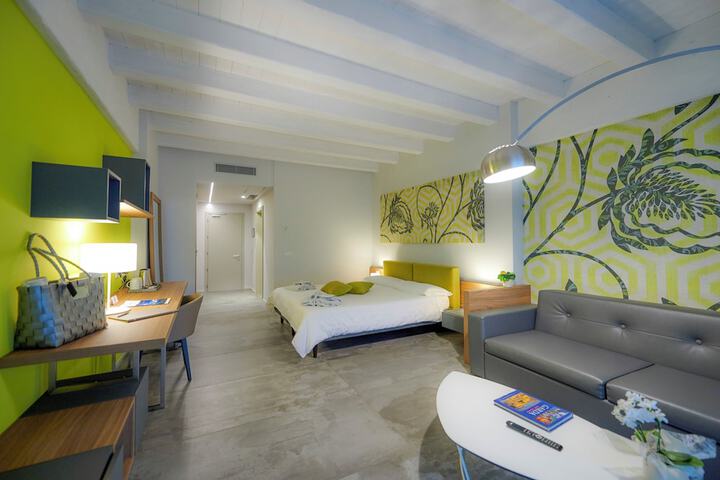 Room 19 of 37