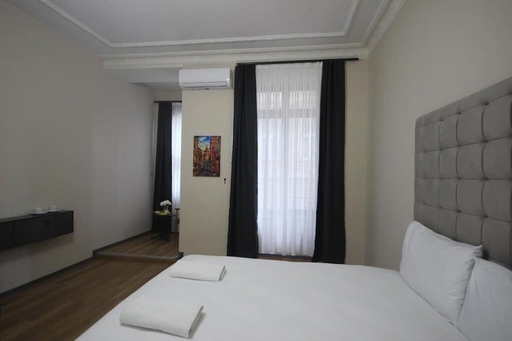 Room 54 of 204
