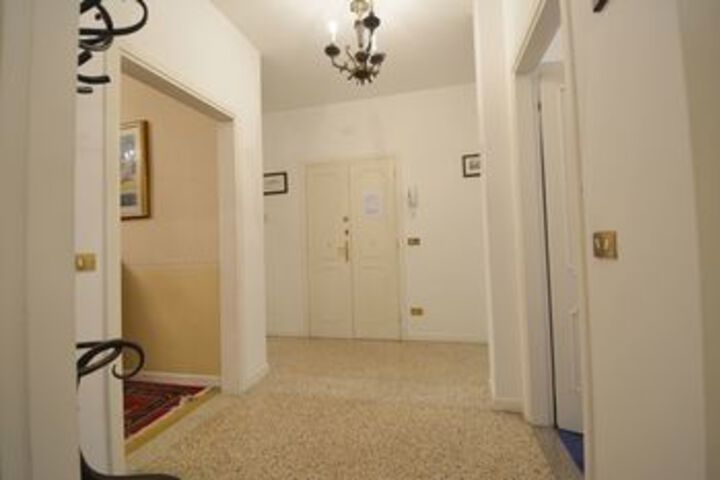 Room 10 of 29