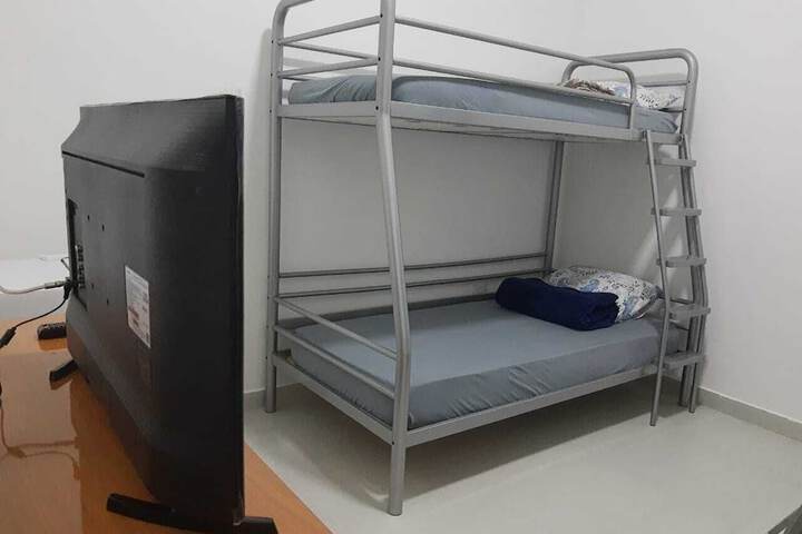Room 4 of 33