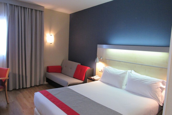 Room 4 of 24