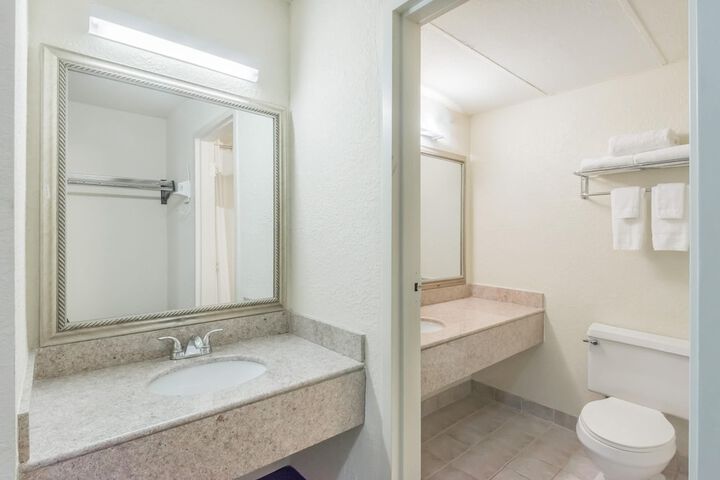Room 12 of 34