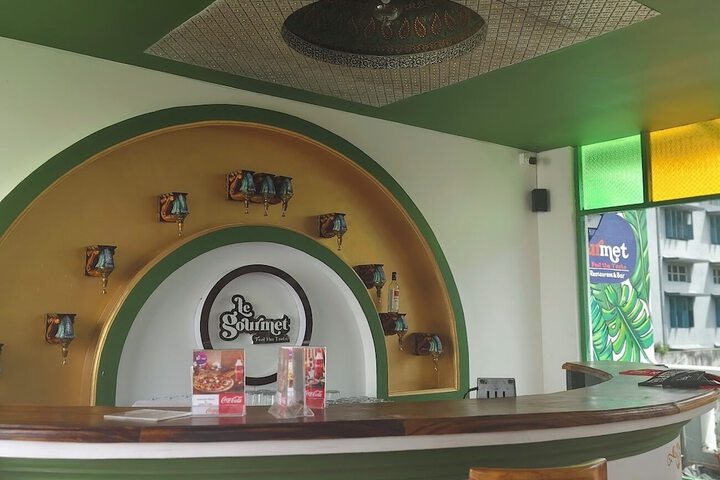 Lounge 76 of 89