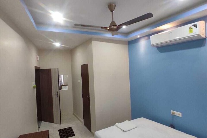 Room 15 of 28