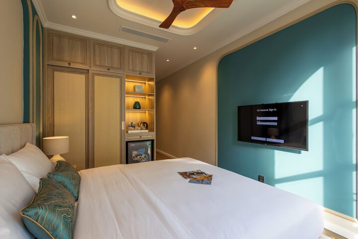 Room 3 of 70