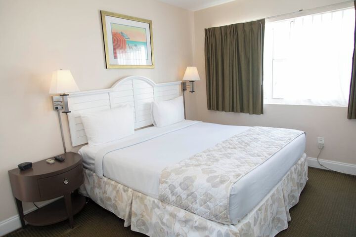 Deluxe King Bed Kitchenette (9 of 16)