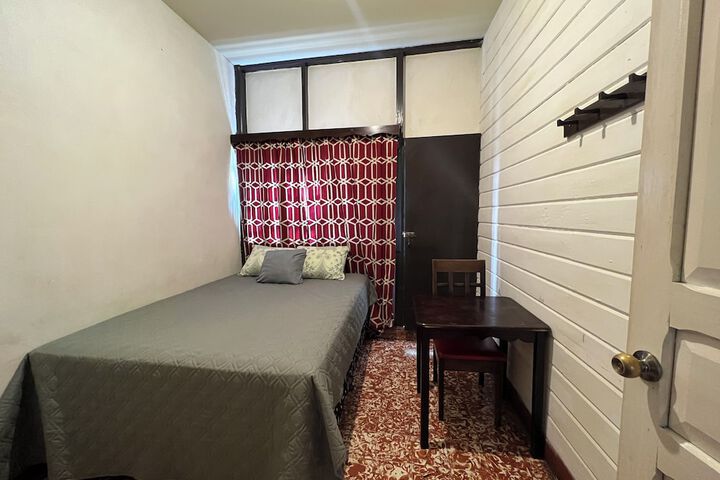 Room 33 of 71
