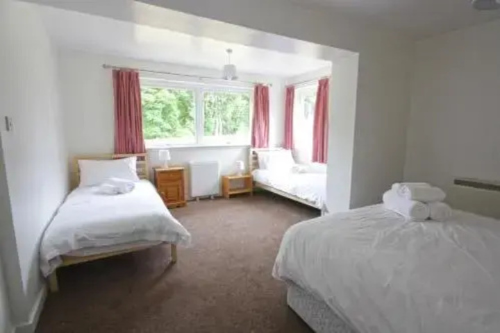 Room 5 of 11