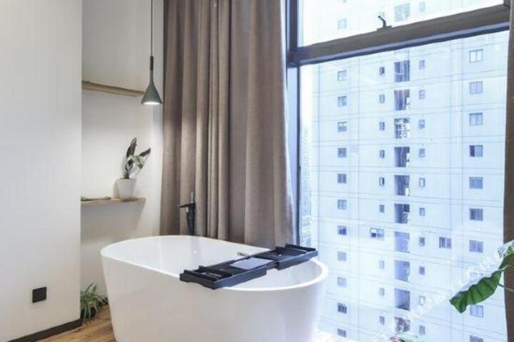 Shanqi Houshe High-altitude Riverview Hotel (Chongqing Beibin Road Yujia Wharf)