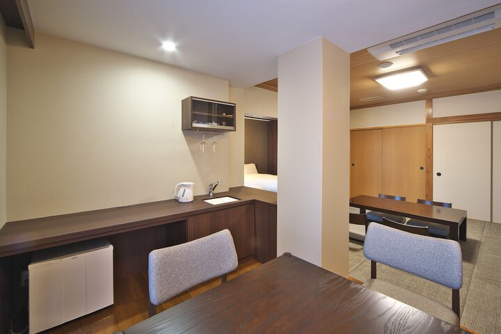 Room 16 of 40
