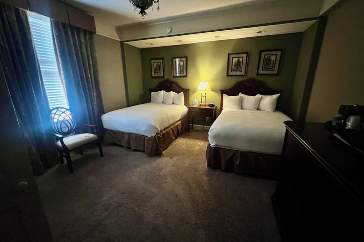 Room 52 of 87