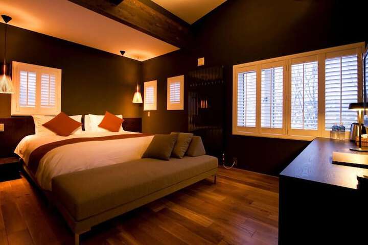 Room 9 of 37