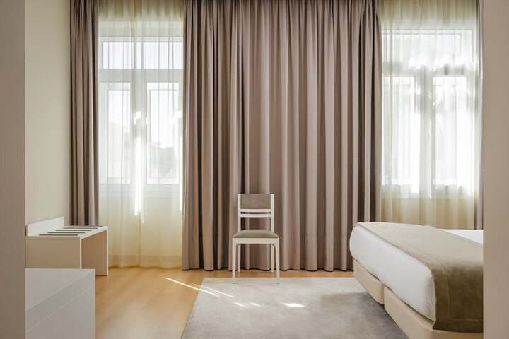 Room 25 of 76