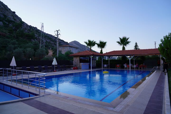 Pool 23 of 32