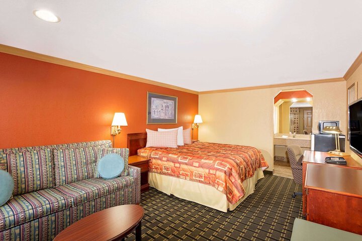 Accessible King Bed (9 of 11)
