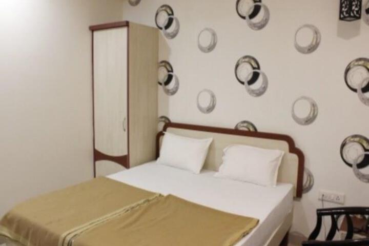Room 5 of 7
