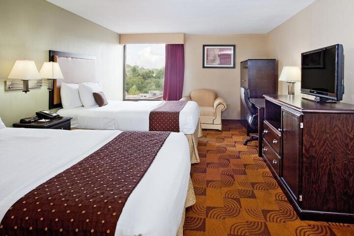 2 Double Beds (3 of 11)