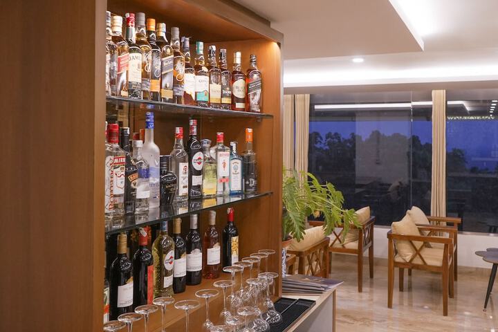 Lounge 174 of 209