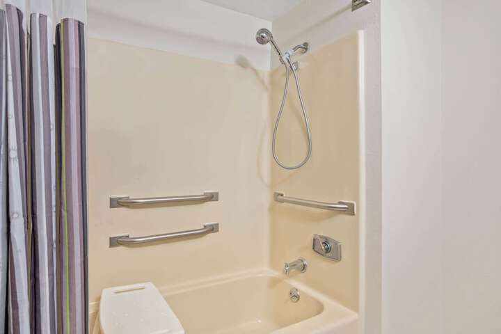 2 Double Beds (6 of 8)