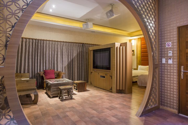 Room 8 of 67