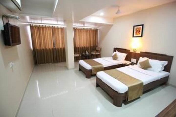 Room 8 of 28