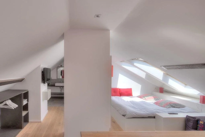 Room 2 of 19