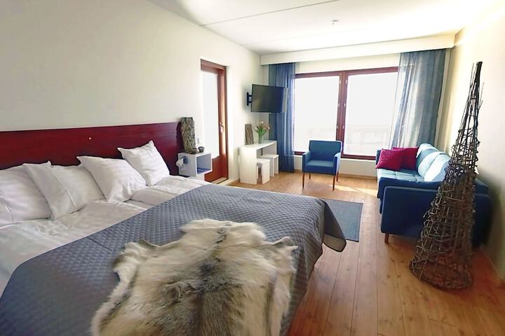 Room 2 of 33