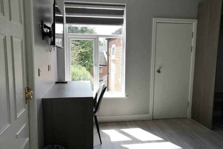 Room 4 of 15
