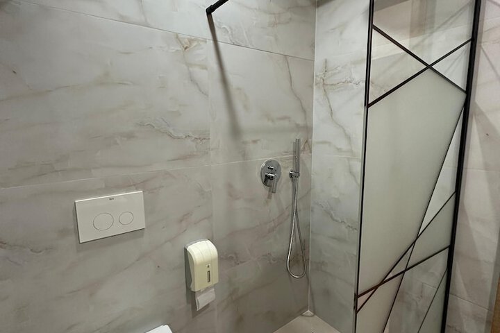 Room 5 of 22