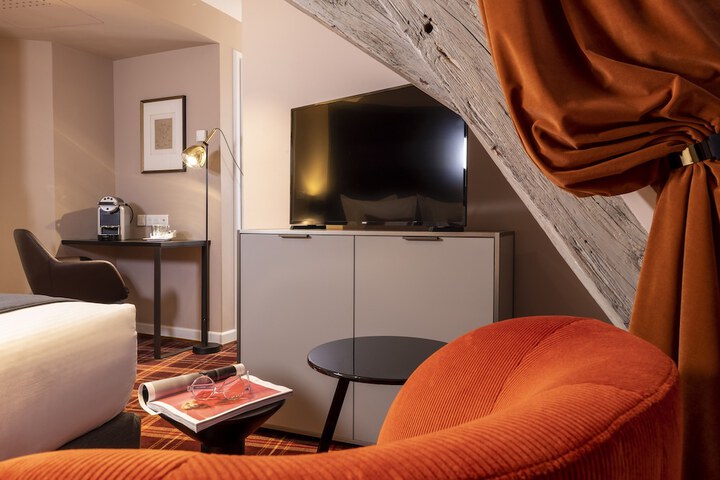 Room 25 of 100