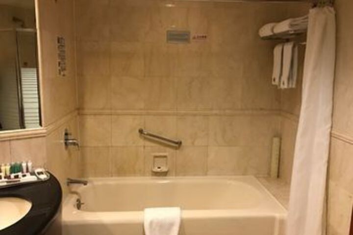 Room 3 of 43