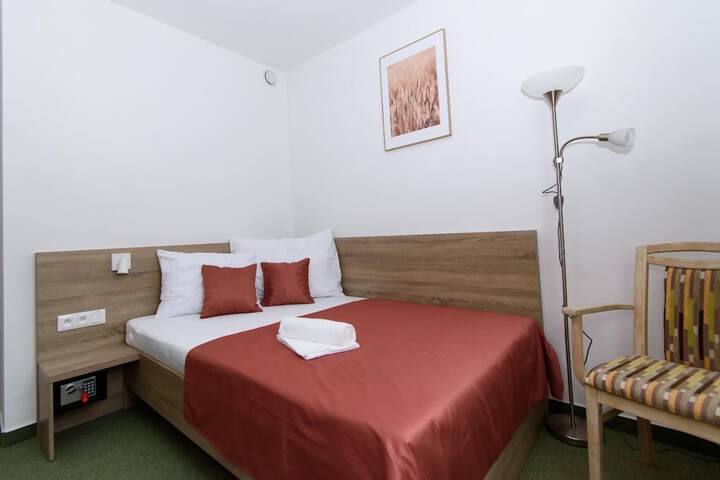 Room 10 of 31