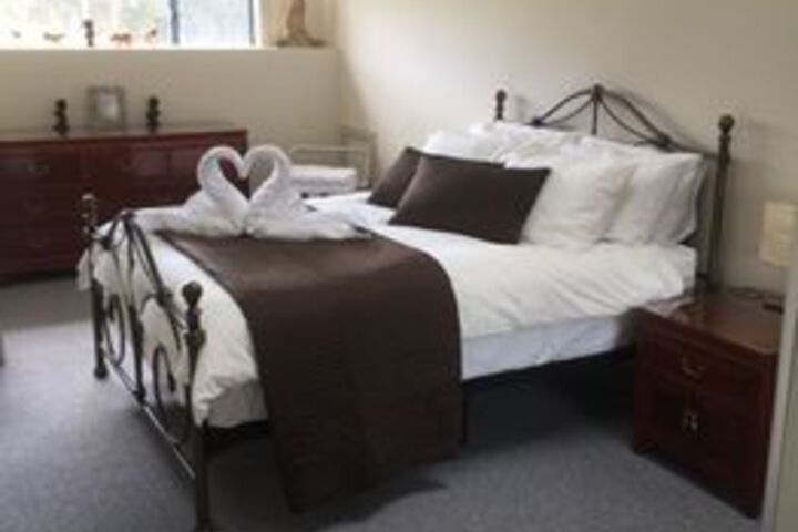 Room 6 of 18