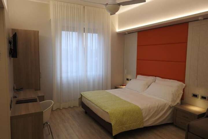 Room 11 of 21