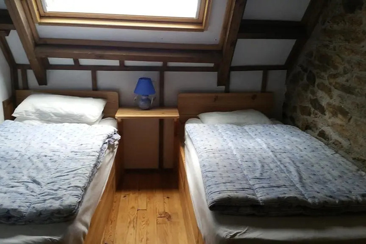 Room 6 of 11
