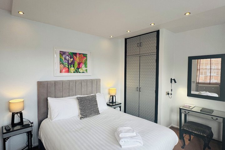Room 3 of 7