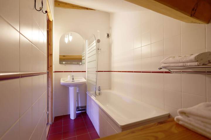 Room 15 of 25
