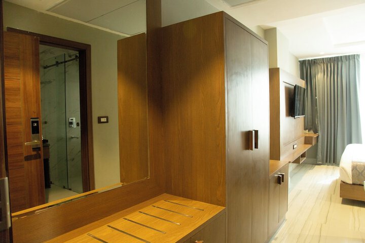 Room 10 of 29