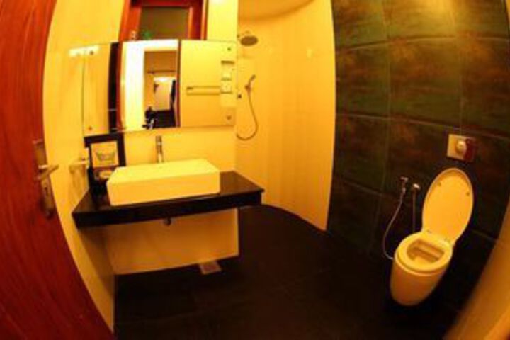 Room 2 of 6