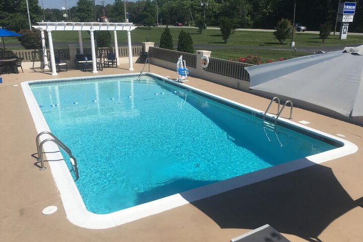 Pool 25 of 44