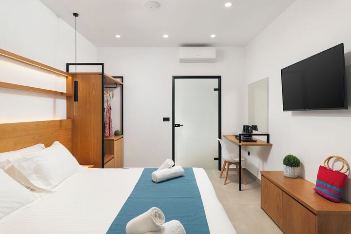 Room 33 of 72