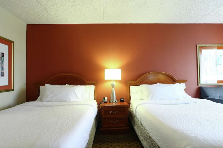 2 Queen Beds (4 of 13)