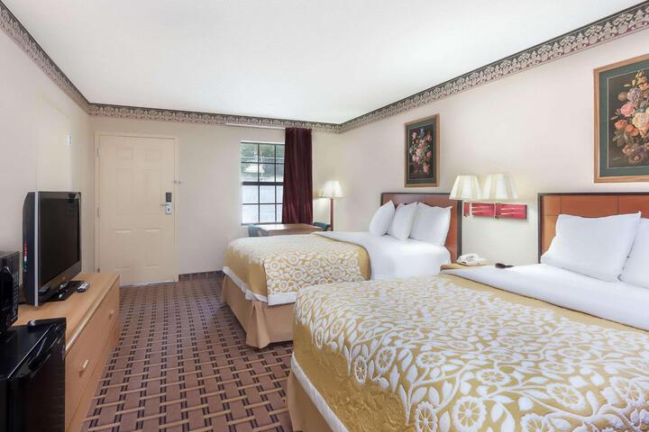 2 Double Beds (7 of 12)